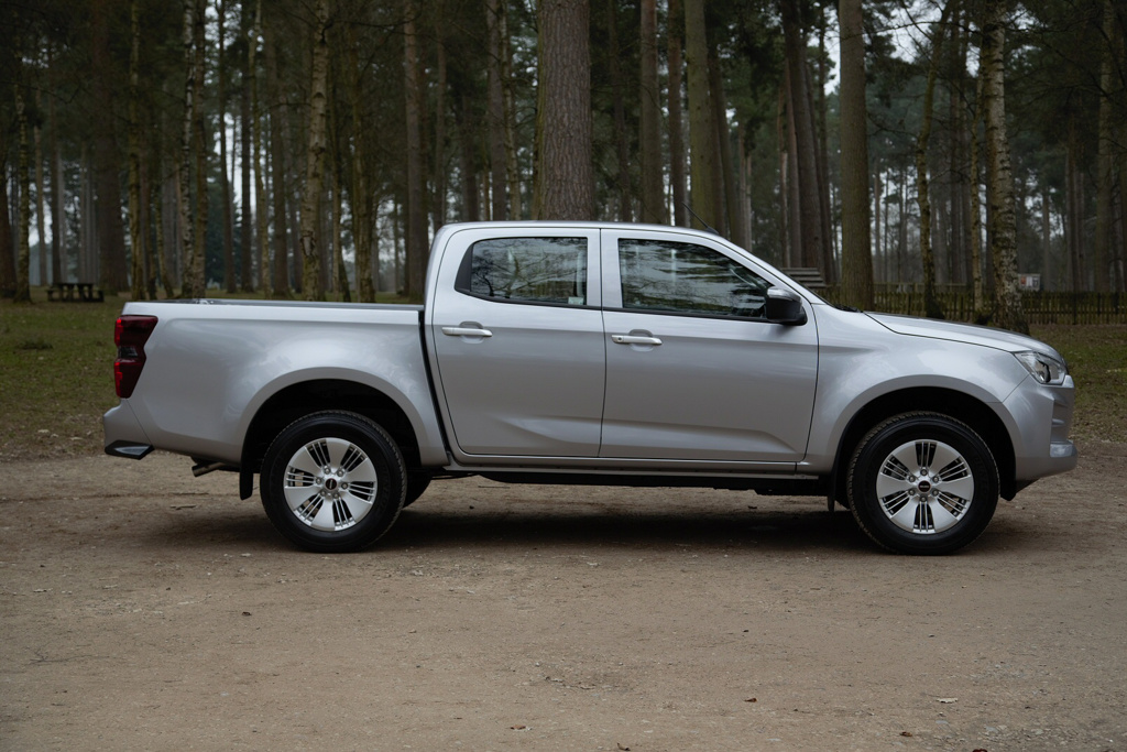 Isuzu D-MAX Pickup Diesel 1.9 V-Cross Double CAB 4X4 Van Leasing Deals ...